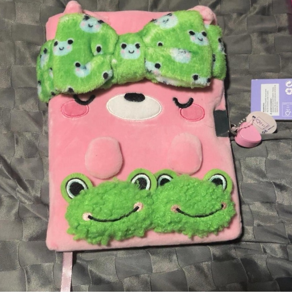 Claire’s✨🩷🐸Pink and Green Plush Notebook with Frogs Design
